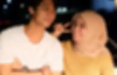 Lesti Kejora Pamer Cincin di Jari Manis, Rizky Billar Singgung Soal Hubungan Settingan: Berawal dari Pertemuan yang Tidak Disangka...