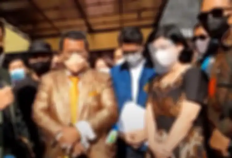 Hotman Paris dan Desiree Tarigan selepas melaporkan keluhannya ke Komnas Perlindungan Perempuan.