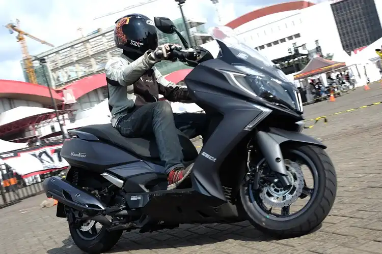 Enggak Bisa Dilupakan, Test Ride Kymco Downtown 250i Libas Jalur Sukabumi