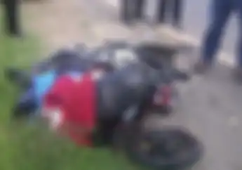 Tragis, Pemotor Ngebut Coba Lewati Truk BBM Malah Terlindas, Nyawanya Enggak Tertolong
