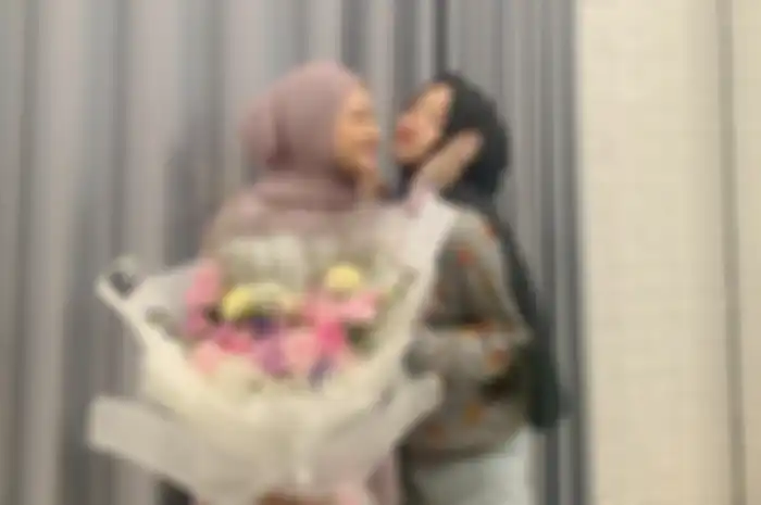 Nathalie Holscher dan Putri Delina.