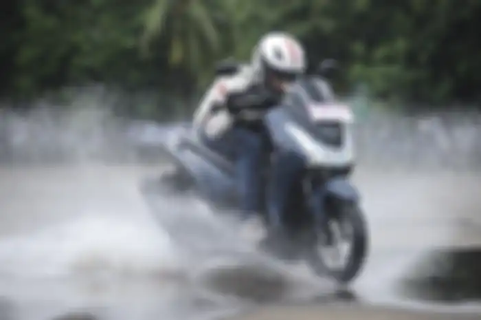 Test ride Yamaha Lexi S