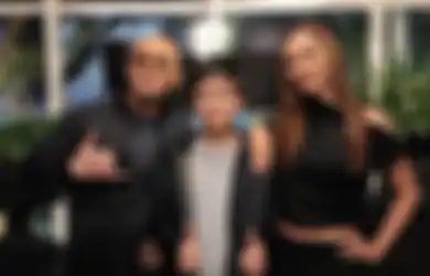 Tetap Rukun, 5 Anak Seleb Ini Anut Agama yang Beda dengan Orang Tuanya