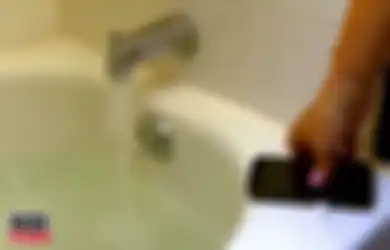 Malangnya Gadis Ini, Tewas Tersetrum Setelah Hapenya Tercebur ke Bak Mandi