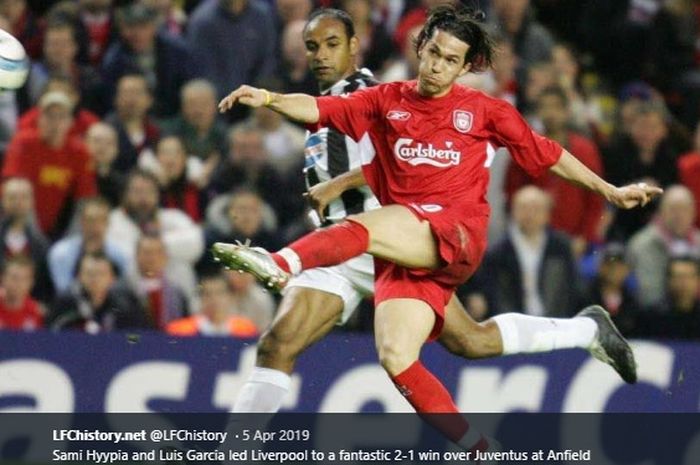 Lesakkan gol voli Luis Garcia ke gawang Juventus pada laga perempat final Liga Champions 2004-2005