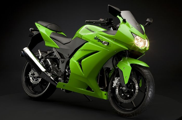 Ilustrasi Motor Kawasaki Ninja 250R 2008