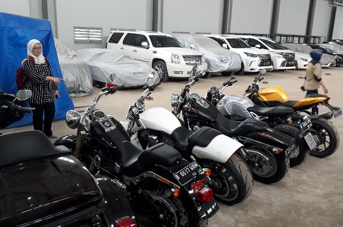 Selain mobil, ada deretan moge milik tersangka korupsi Abdul Latief
