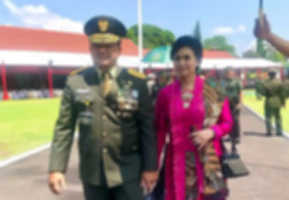 Bella Saphira dan suami