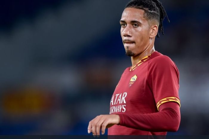 Bek tengah Manchester United yang dijual permanen ke AS Roma, Chris Smalling.