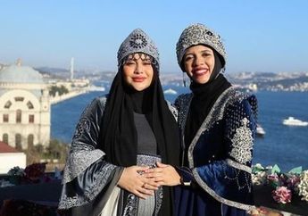 Bikin Adem Meski Tak Berada di Samping Aurel Hermansyah yang Baru Saja Melahirkan, Doa Ibunda Atta Halilintar Sukses Bikin Krisdayanti Segan: Terimakasih Bapak Ibu, Hormat Saya