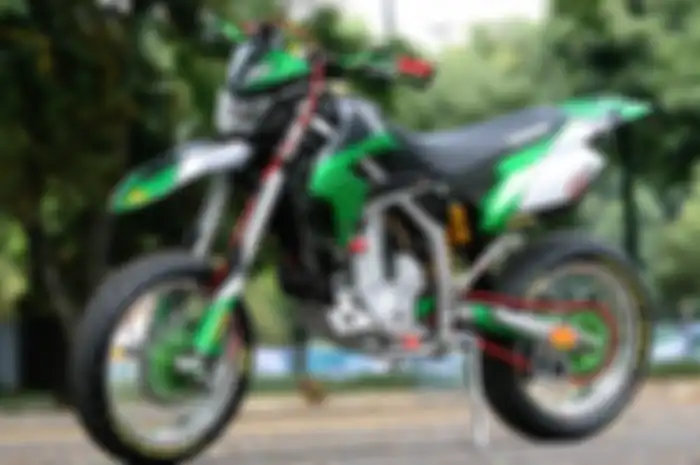 Ilustrasi motor konsep Supermoto.