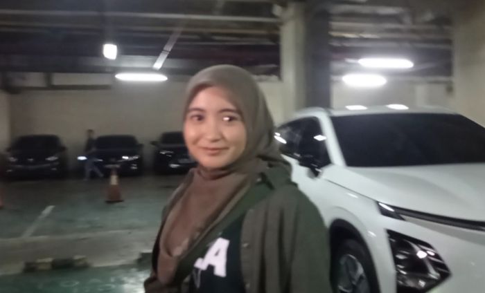 Arafah Rianti saat ditemui di kawasan Kuningan Jakarta Selatan, Rabu (17/7/2024). Arafah tanggapi pernyataan Raffi Ahmad akan sumbang Rp500 juta untuk pernikahan Halda Rianta dan Jirayut.
