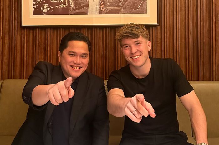 Potret Ketua Umum PSSI, Erick Thohir bertemu dengan striker FC Utrecht, Ole Romeny di akun Twitter pribadinya