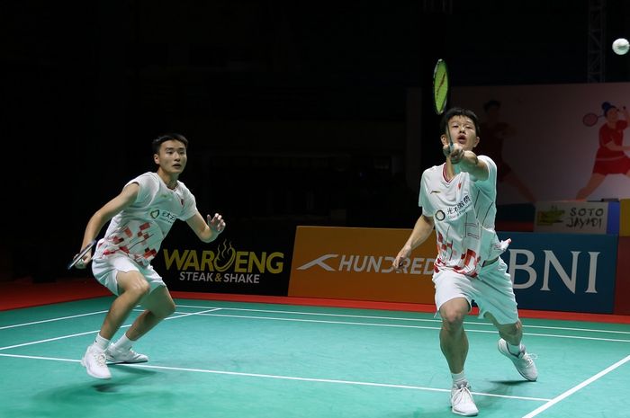 Aksi ganda putra China, Ma Shang/Zhu Yi Jun, pada final Kejuaraan Asia Junior 2023 di GOR Amongrogo, Yogyakarta, 16 Juli 2023.