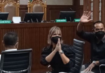 Sidang Perdana Nia Ramadhani dan Ardi Bakrie Sempat Ricuh hingga Timbulkan Kerumunan, Guru Besar Universitas Kenamaan Sebut Hal Ini Bisa Berdampak kepada Penularan Covid-19