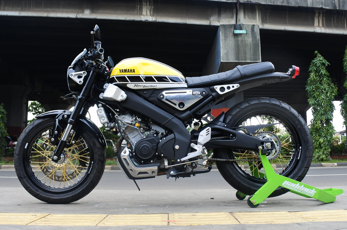 Yamaha XSR 155 hasil FATMOTORSPORT
