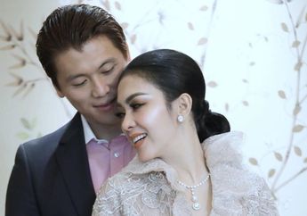 Dua Peramal Sebut Syahrini dan Reino Barack Segera Dikaruniai Momongan