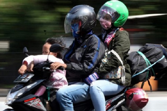 Ilustrasi mudik naik motor.