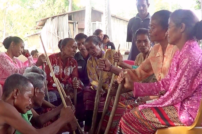 Ilustrasi. Orang-orang Timor Leste tengah melakukan ritual pernikahan tardisional Timor Leste.