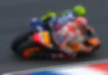 Heboh, Marc Marquez Tabrak Valentino Rossi Sampai Jatuh di MotoGP Argentina