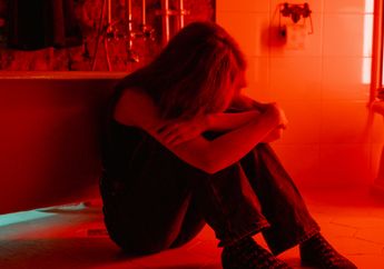 Gelagat Wanita Ini Picu Rasa Curiga, Ibu Mertua Diam-diam Pergoki Istri Anaknya Kerap Lakukan Ini Pada Organ Intimnya, Ternyata Hal Ngeri Ini yang Terjadi