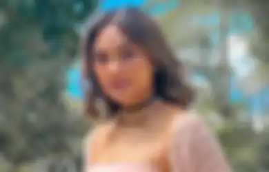 Pamer Foto Bercelana Kelewat Pendek yang Bikin Imajinasi Laki-laki Makin Liar, Ternyata Penyanyi Jebolan Indonesian Idol Ini Sukses Pancing Hotman Paris Keluarkan Jurus Maut: 'DM Hotman Nanti Diajak Shopping'