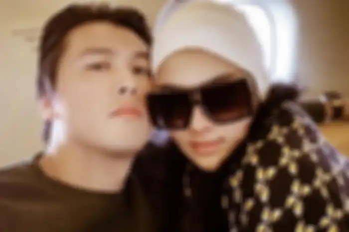 Syahrini dan Reino Barack