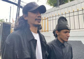 Sidang Perdana Vadel Badjideh Digelar, Keluarga Hadir Berikan Dukungan