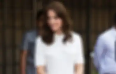 10 Inspirasi Style Classy ala Kate Middleton dengan Outfit Putih