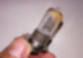 Bohlam Motor yang Terkena Tangan Jadi Gampang Putus, Mitos atau Fakta?