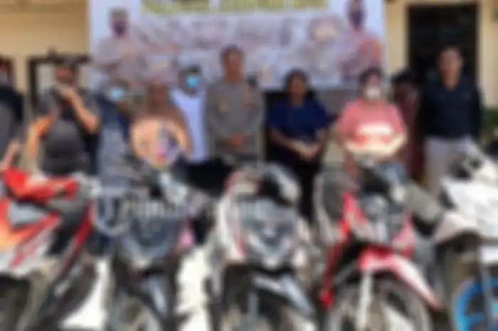 Polresta Jayapura Kota mengembalikan 10 unit motor sitaan milik para korban pencurian.