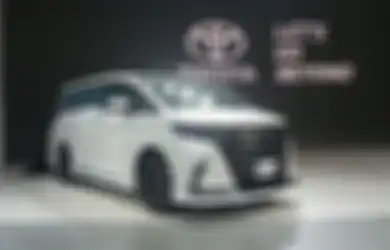 Perang Iklan Makin Panas, Toyota Alphard Tebar Diskon Gede Lawan Denza D9