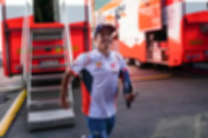 Penampakan pembalap Repsol Honda Team Marc Marquez di MotoGP Austria 2022, tidak balapan melainkan melepas kangen dengan kru skuatnya