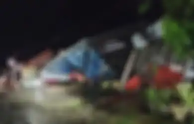 Begini Penampakan Kandang Ayam Tempat Pengungsi Gempa Sulbar Tinggal, Tidur Sebelahan dengan Ternak