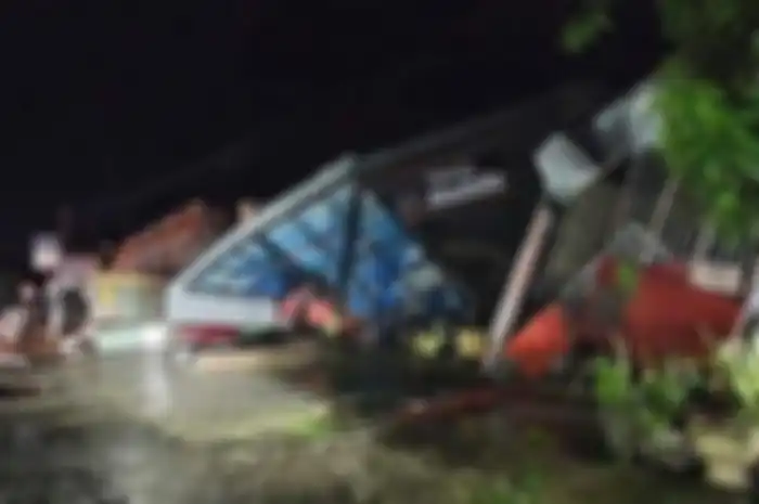Pemandangan pasca gempa bumi yang melanda dua kabupaten di Sulawesi Barat, yaitu Mamuju dan Majene, Jumat (15/1/2021).