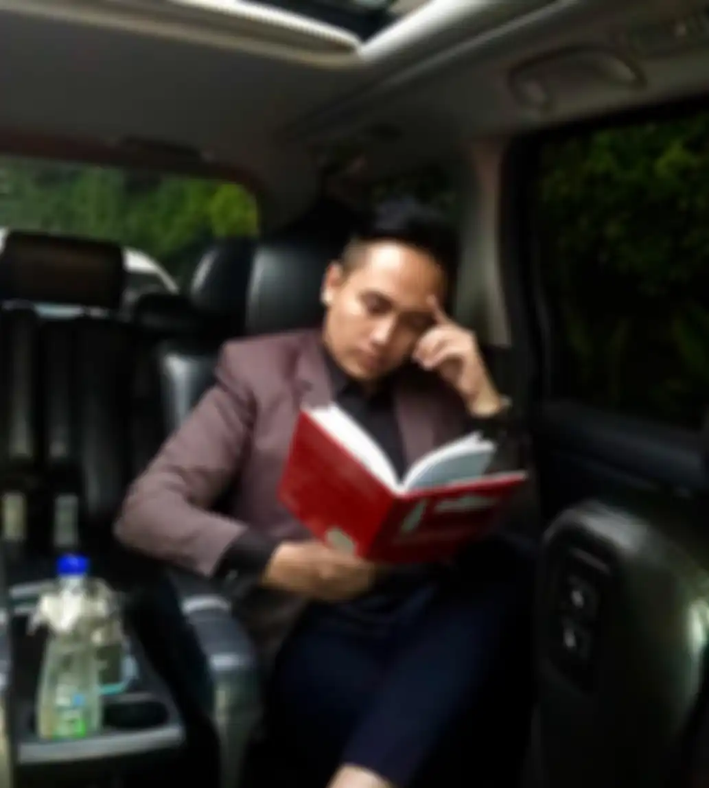 Entertainer, pesulap, ahli kartu tarot, dan paranormal Denny Darko
