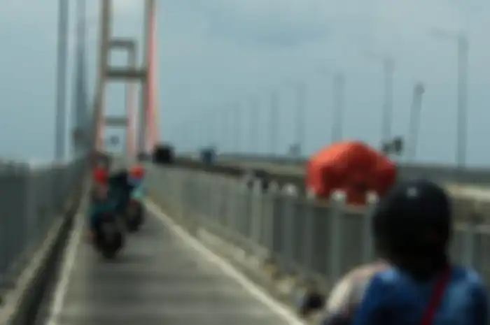 Jembatan Suramadu.