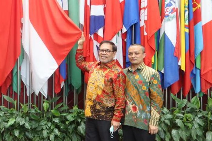 Duta Besar Republik Indonesia untuk Republik Rakyat Tiongkok (RRT), Djauhari Oratmangun, dan Sekretaris Jenderal ASEAN-China Center, Chen Dehai; mengunjungi Center for Language Education Cooperation (CLEC), Kementerian Pendidikan RRT. 