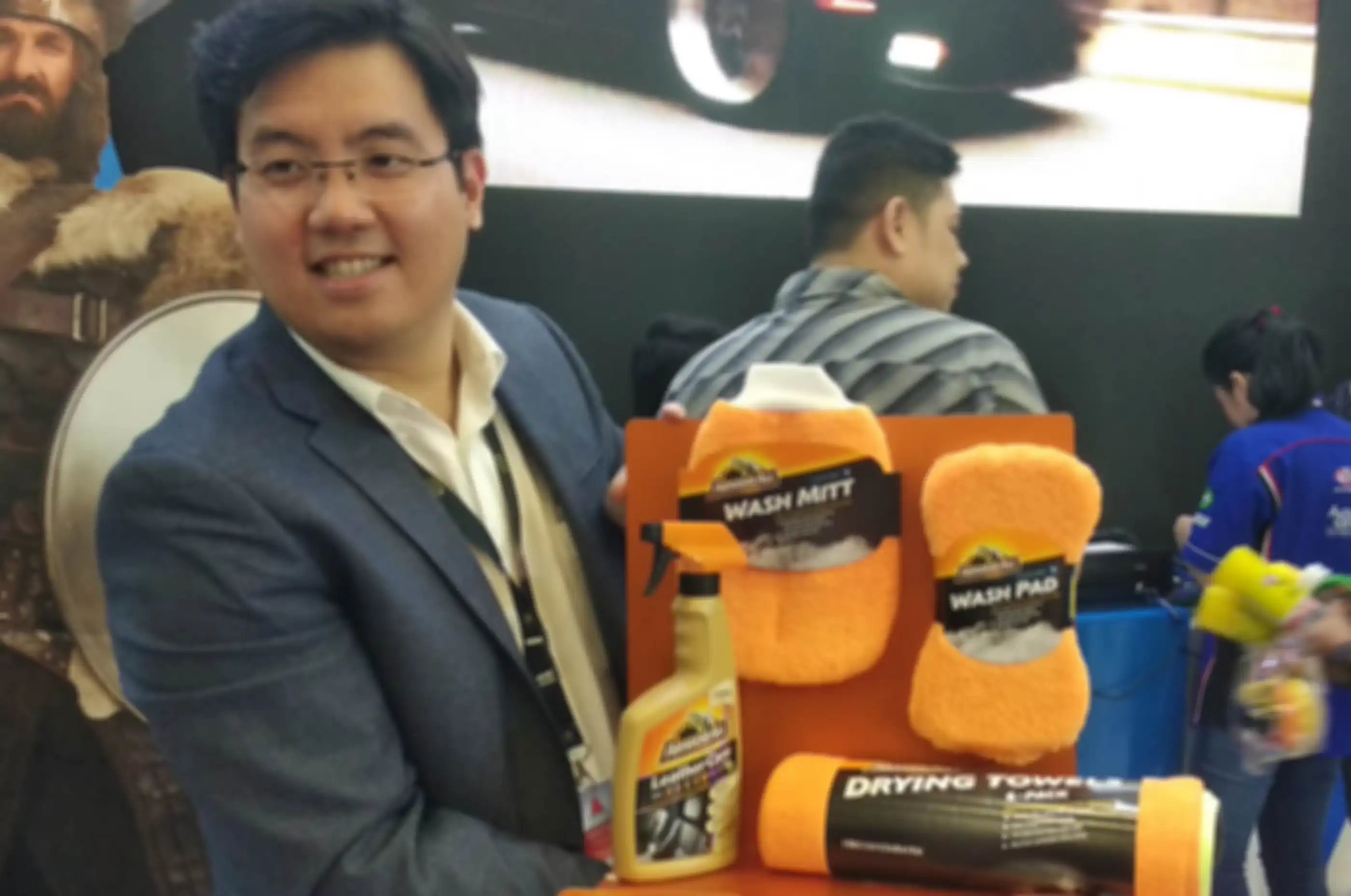 Stanley Tjhie saat memperkenalkan ragam Armor All terbaru