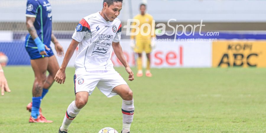 Tepis Kabar Bergabung ke Persib Bandung, Evan Dimas Kirim Sinyal Bertahan di Arema