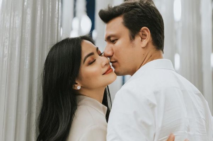 Titi Kamal dan Christian Sugiono 