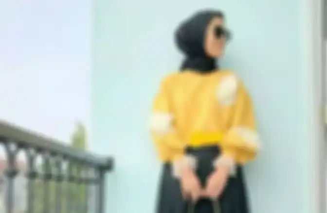 Warna hijab yang cocok untuk semua warna baju: hitam