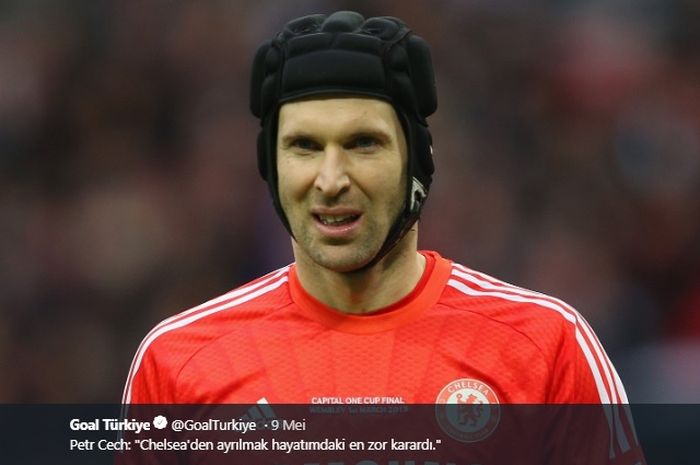 Petr Cech saat menggunakan seragam Chelsea.