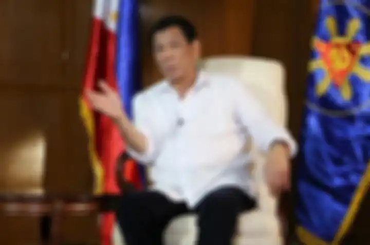 Presiden Filipina Rodrigo Duterte yang sudah disuntik vaksin Covid-19 sebelum vaksinnya mendapat izin