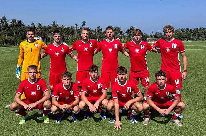 Skuad Timnas U-17 Polandia saat melakoni laga uji coba di Gianyar, Bali.