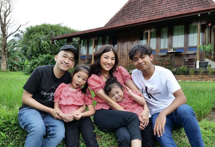 keluarga Ruben Onsu dan Sarwendah