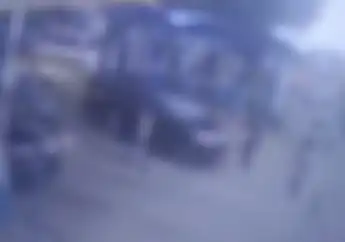 Ngeri! Video Pelaku Hipnotis Kepergok Beraksi, Satpam Dilindas dan Nyaris Tabrak Pemotor