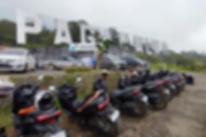Naik motor Yamaha XMAX Connected touring menuju ke Pagaralam, Sumatera Selatan.