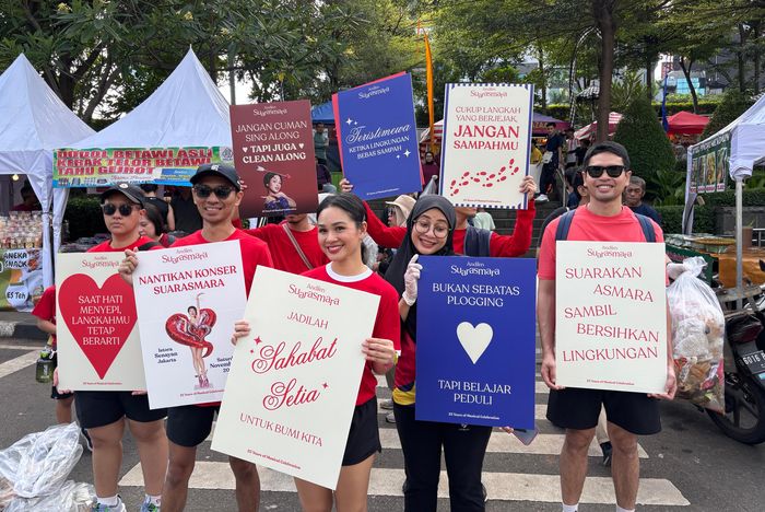 Andien lakukan aksi plogging atau pungut sampah di Car Free Day (CFD) Jakarta,&nbsp;&nbsp;Minggu (2/11/2025) pagi.