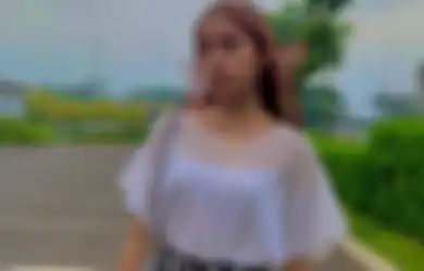 Kepoin 5 Style Raishu, Artis TikTok Viral, Pakai Atasan Putih. Kece Maksimal!